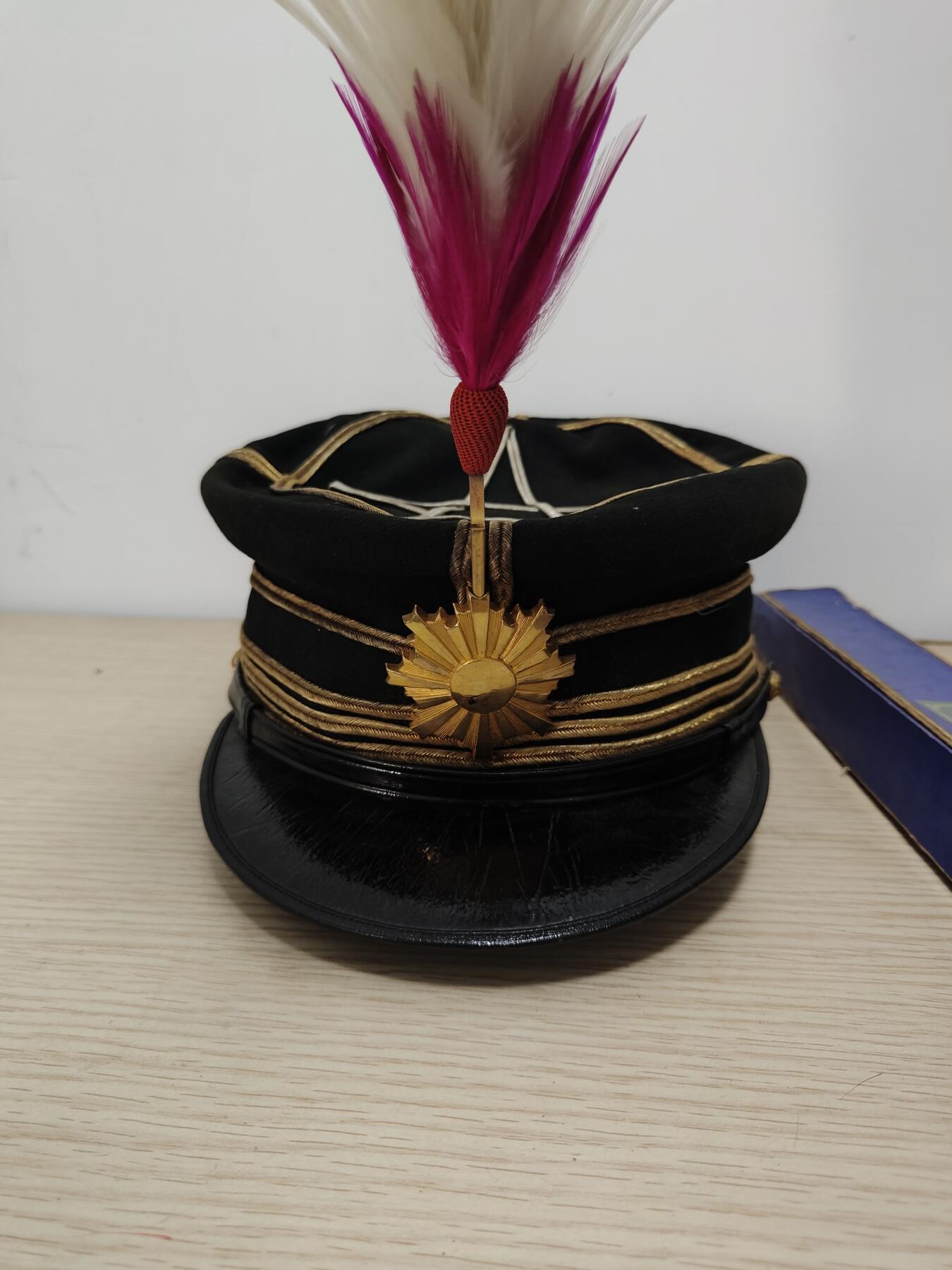 全场0元起拍 第175期 咸鱼国勋章拍卖专场 7月21日（周日）下午6：00开始 美品稀少明治早期军医陆军卫生部少佐相当官金银线交错大礼服衣裤正帽前立一套 领围39 胸围88 肩宽88 袖长56 衣长75 腰围82 裤长102 头围55