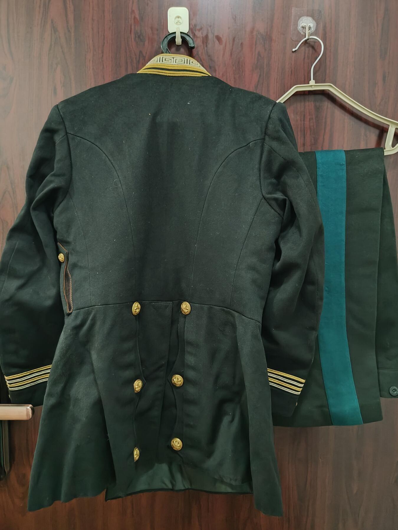 全场0元起拍 第175期 咸鱼国勋章拍卖专场 7月21日（周日）下午6：00开始 美品稀少明治早期军医陆军卫生部少佐相当官金银线交错大礼服衣裤正帽前立一套 领围39 胸围88 肩宽88 袖长56 衣长75 腰围82 裤长102 头围55