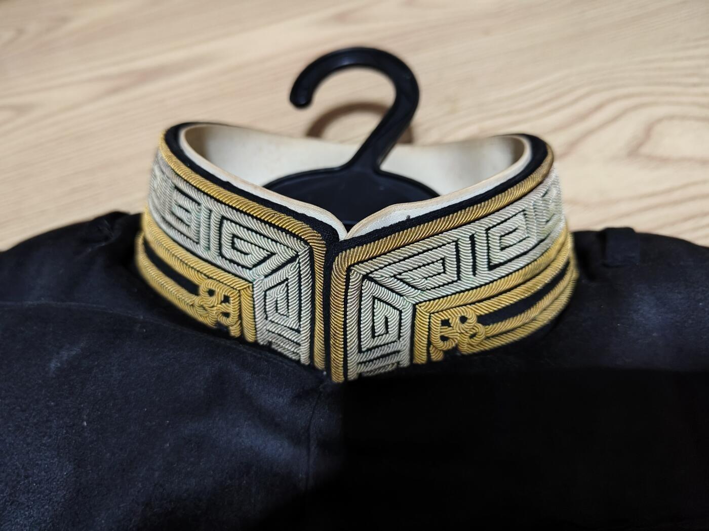 全场0元起拍 第175期 咸鱼国勋章拍卖专场 7月21日（周日）下午6：00开始 美品稀少明治早期军医陆军卫生部少佐相当官金银线交错大礼服衣裤正帽前立一套 领围39 胸围88 肩宽88 袖长56 衣长75 腰围82 裤长102 头围55