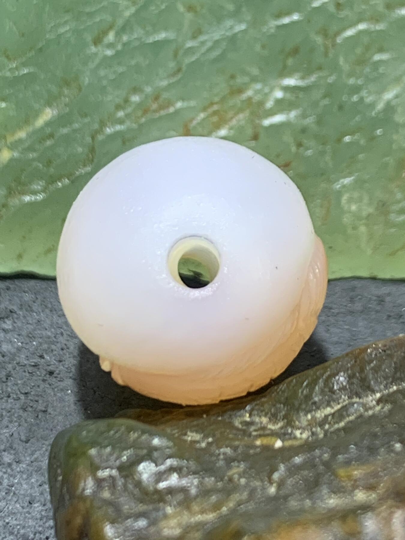 精美亚光高玉化冰粉色海洋玉髓手工俏色巧雕富贵有鱼桶珠一个