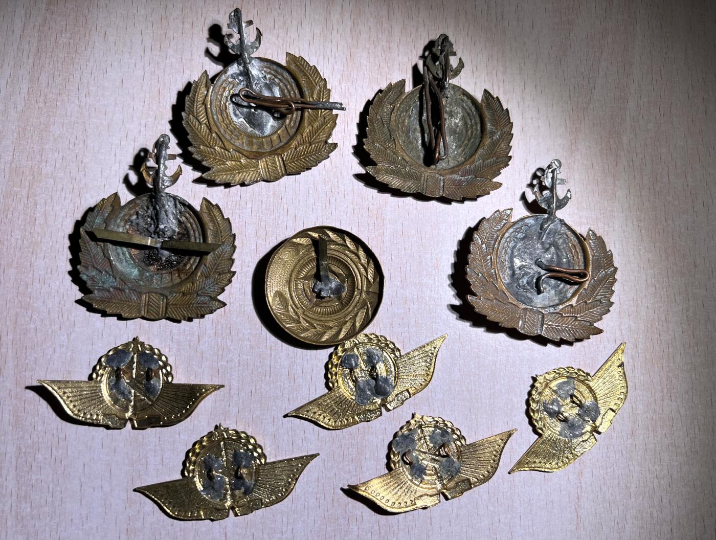 大猫徽章拍卖第251期 朝鲜🇰🇵帽徽一组