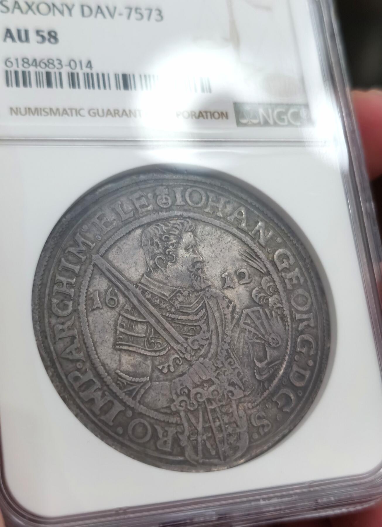博洋堂世界钱币拍卖第084期（全场包邮） NGC AU58 神罗德国萨克森1612年帝选侯奥古斯特武士剑老泰勒 经典咖啡包浆，应该MS状态