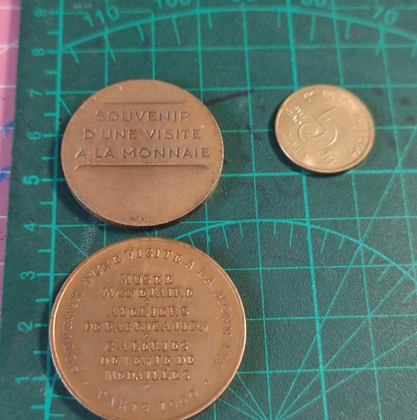 欧洲艺术麦朵尔 周五结拍 法国1960小铜章两枚顺丰包邮 巴黎造币厂建厂纪念