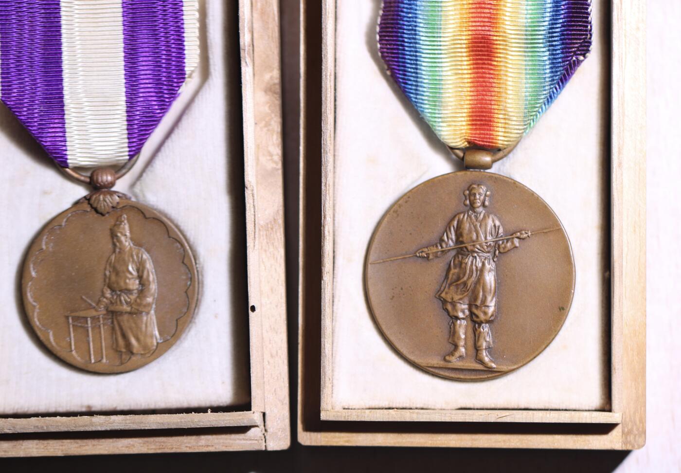 大猫徽章拍卖第251期 勿忘国耻 日章原盒一组