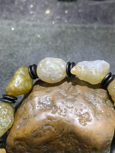 精美冰透高玉化筋脉石老料原石手串一条， 精美冰透高玉化筋脉石老料原石手串一条，