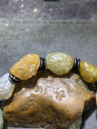 精美冰透高玉化筋脉石老料原石手串一条， 精美冰透高玉化筋脉石老料原石手串一条，