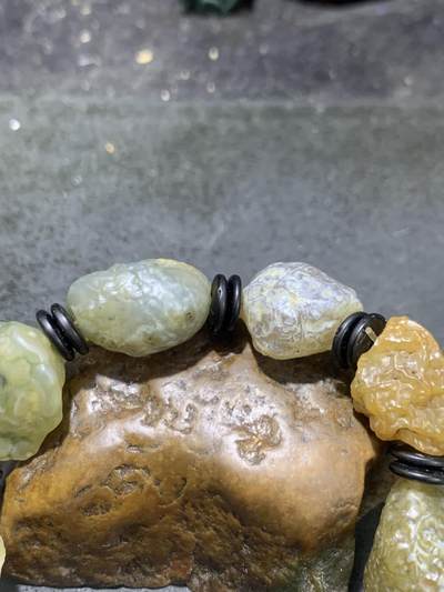 精美冰透高玉化筋脉石老料原石手串一条， 精美冰透高玉化筋脉石老料原石手串一条，