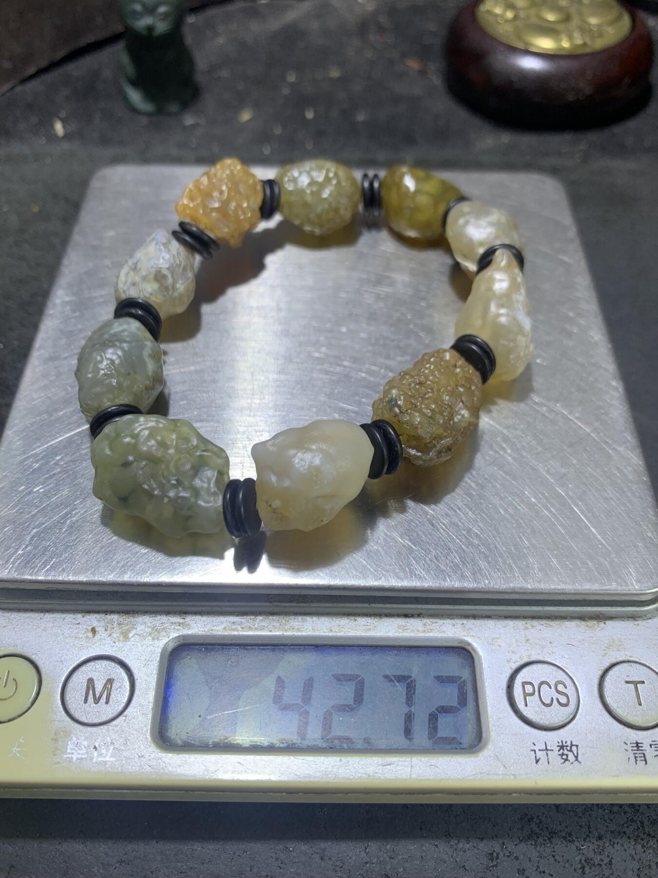 精美冰透高玉化筋脉石老料原石手串一条，