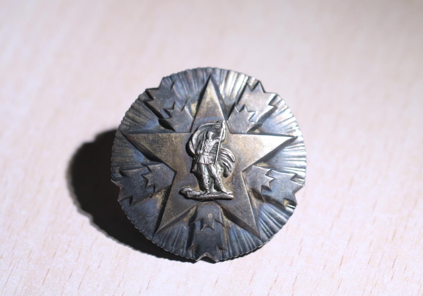 大猫徽章拍卖第251期 南斯拉夫三级人民功勋勋章银质 编号26919