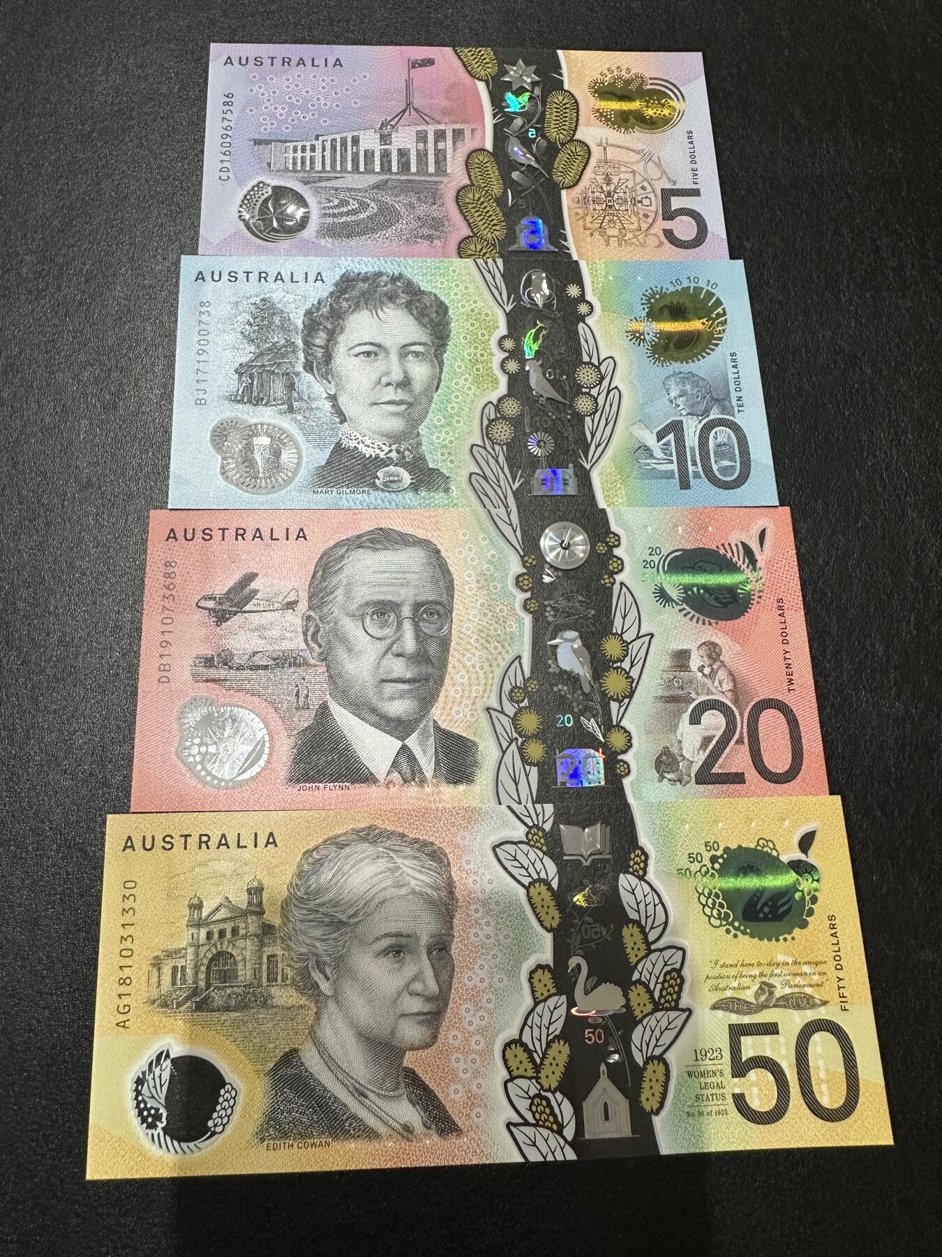 《外钞收藏家》第三百九十四期 澳大利亚最新版5-50澳元 四张一起 全新UNC