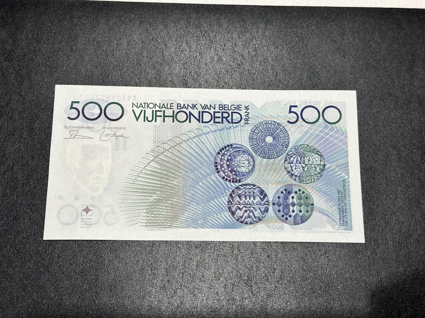 《外钞收藏家》第三百九十四期 比利时倒二版500法郎 全新UNC
