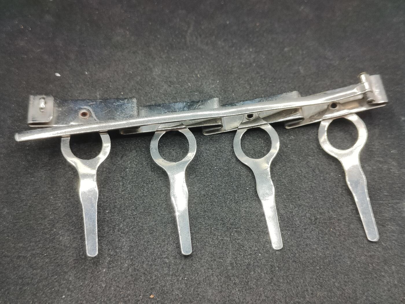 全场0元起拍 第176期 咸鱼国勋章拍卖专场 7月24日（周三）下午6：00开始 日本战时钢质四连挂