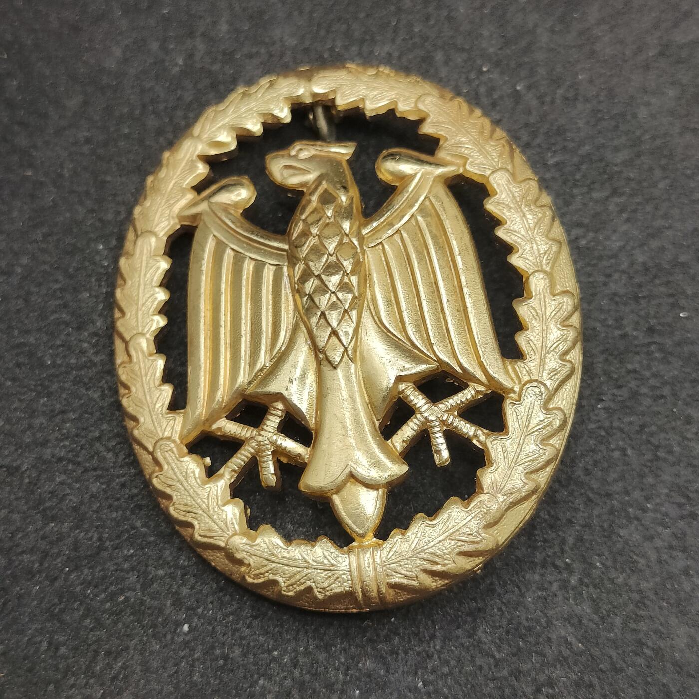 全场0元起拍 第176期 咸鱼国勋章拍卖专场 7月24日（周三）下午6：00开始 西德金级体能章