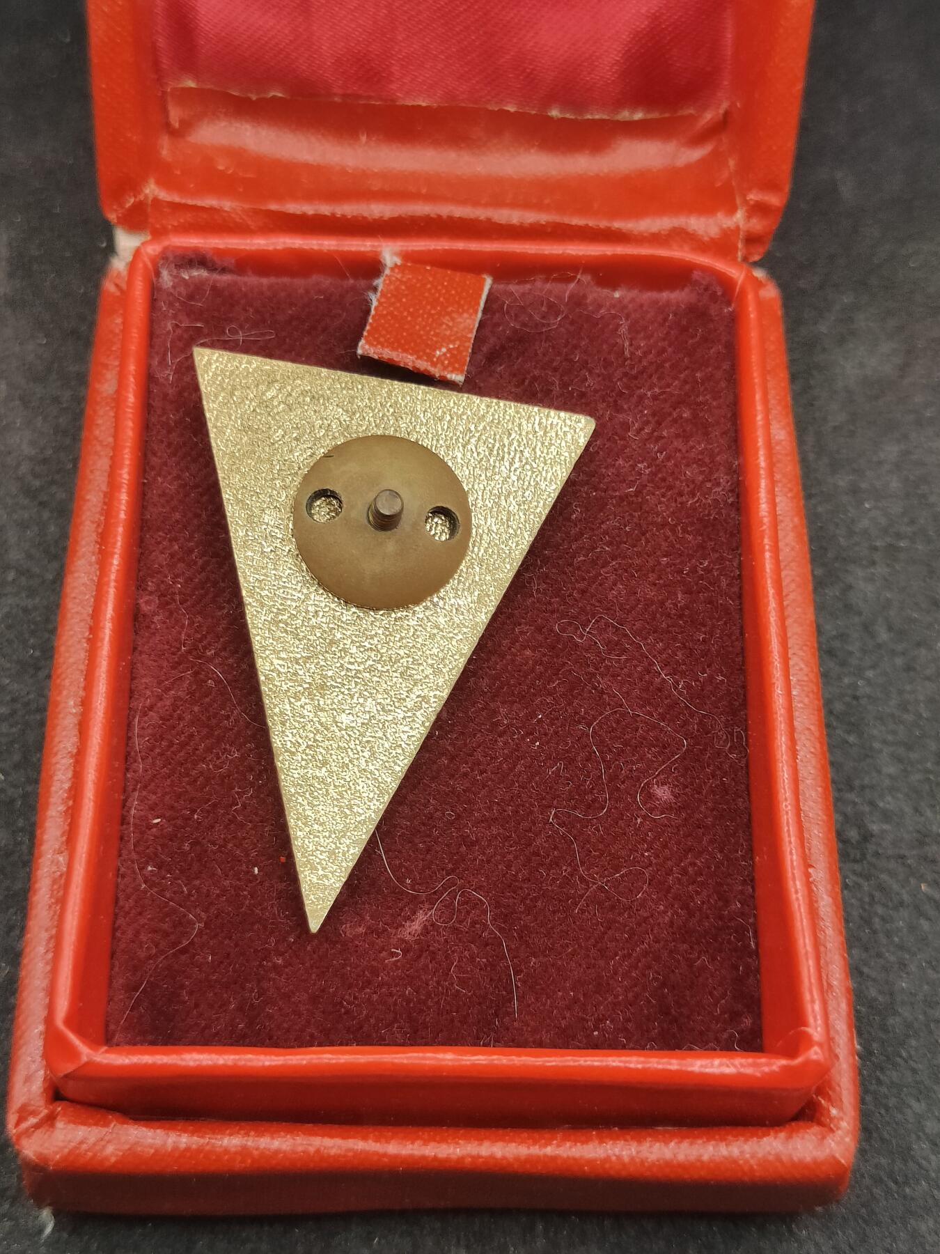 全场0元起拍 第176期 咸鱼国勋章拍卖专场 7月24日（周三）下午6：00开始 东德 NVA 恩格斯军校毕业证章 高级军官 将官用