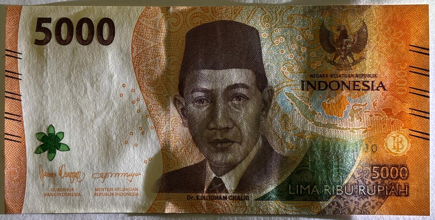 紫瑗钱币——第385期——纸币场 印度尼西亚 2022年 伊达姆·哈立德 5000卢比 UNC