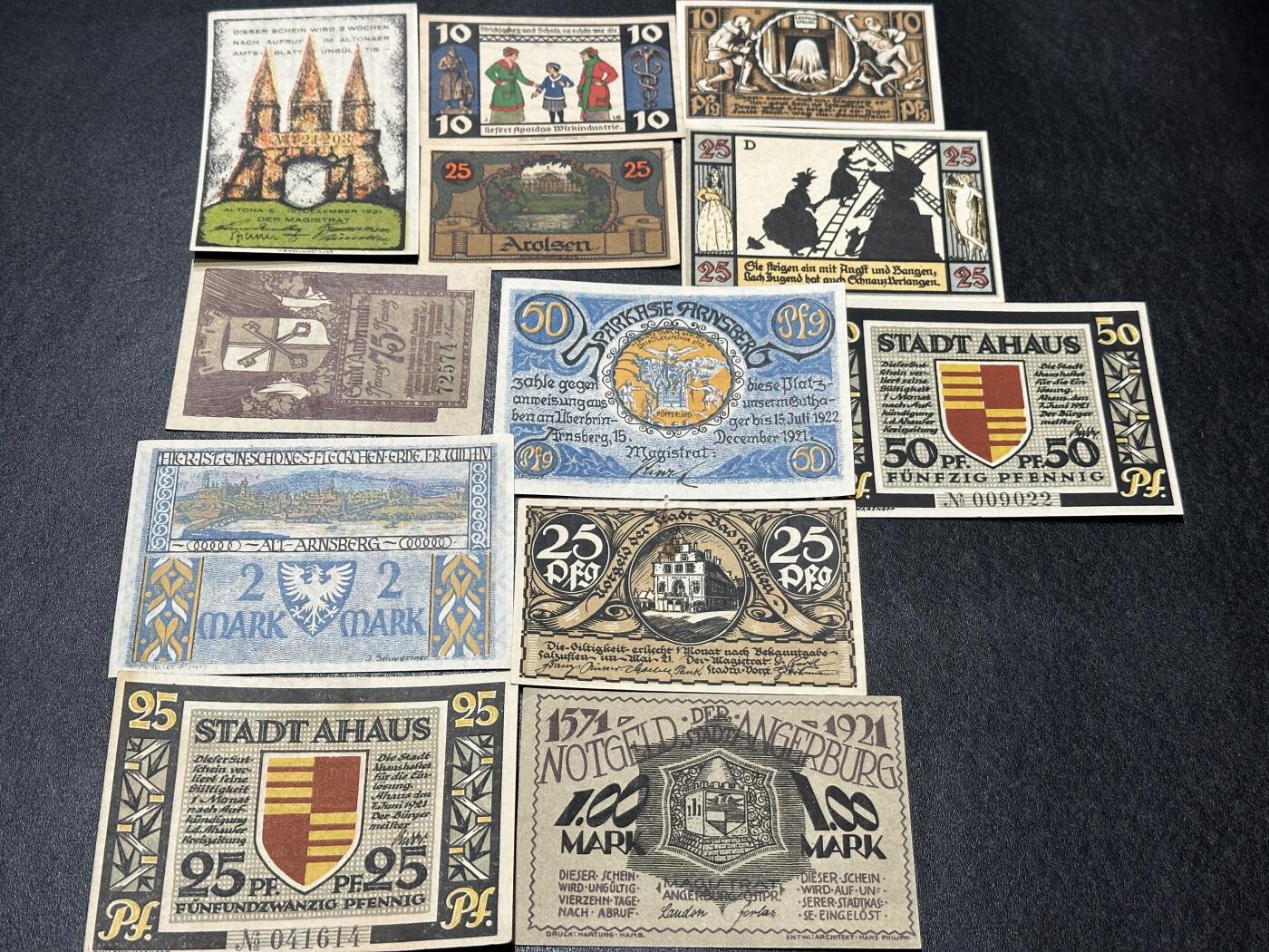 《外钞收藏家》第三百九十四期 德国紧急状态纸币 12张一起 基本全新 个别有瑕疵