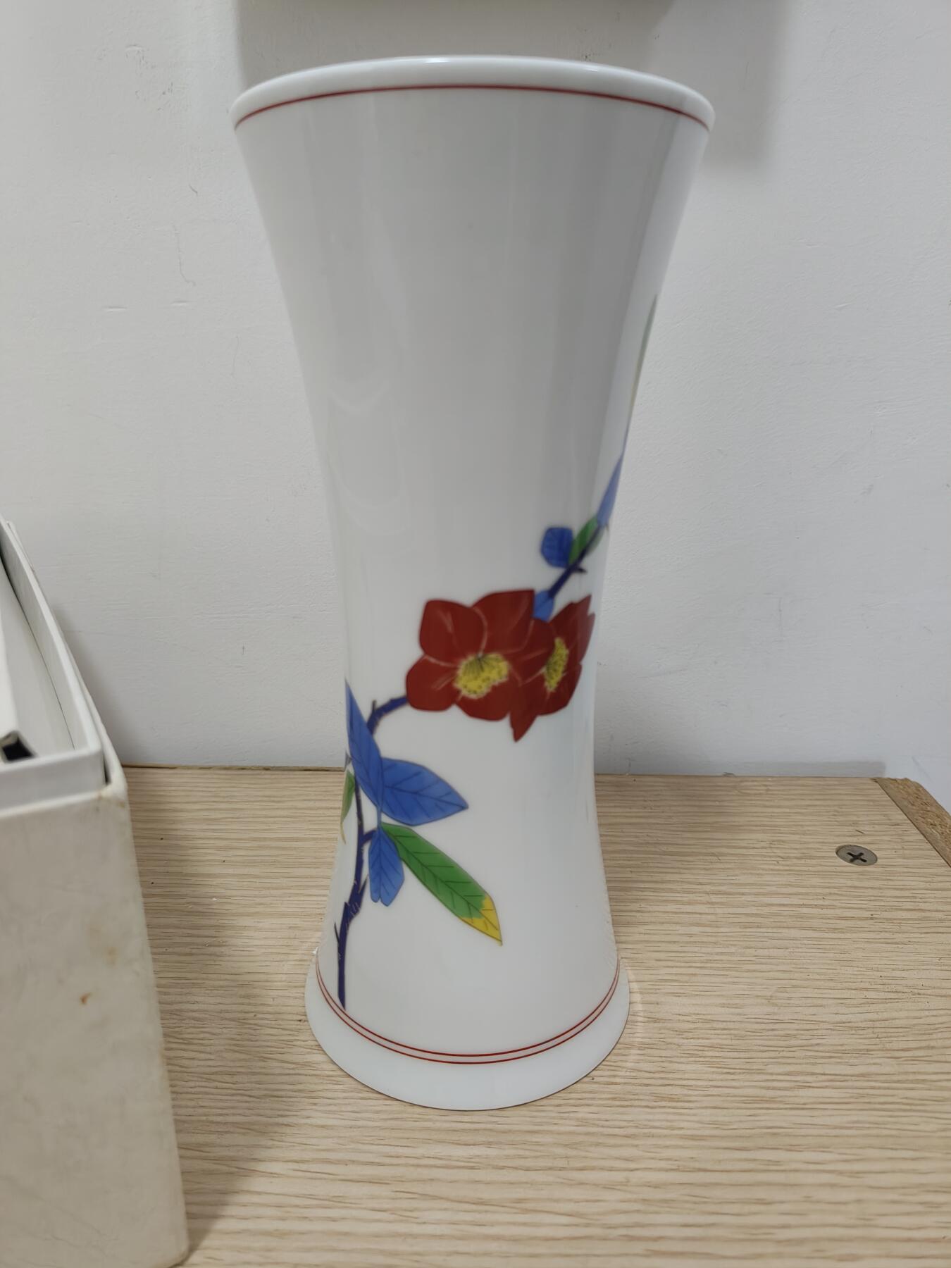 全场0元起拍 第176期 咸鱼国勋章拍卖专场 7月24日（周三）下午6：00开始 日本宫内厅指定 香兰社瓷瓶带盒 高24CM