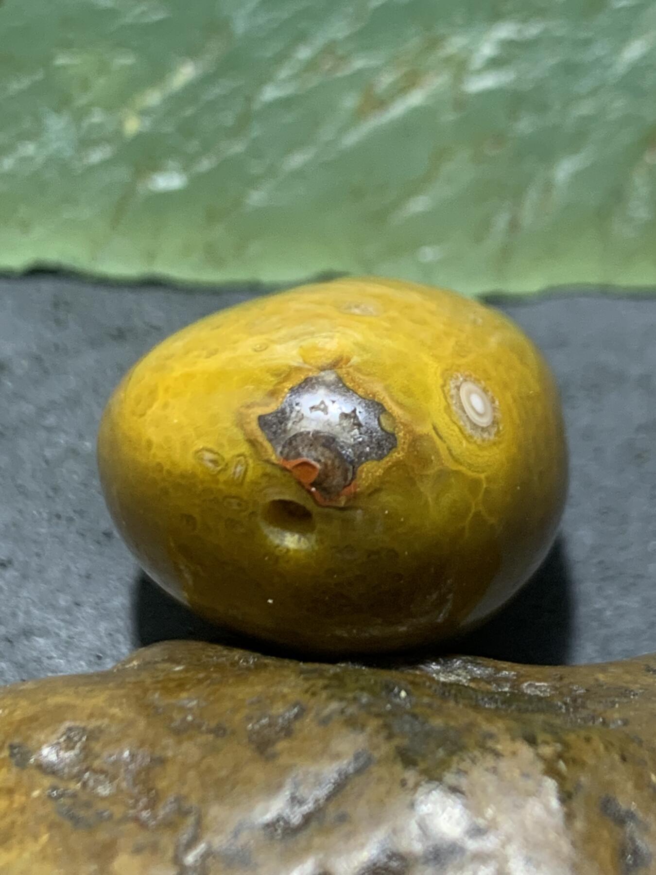 精美高玉化冰飘天眼纹黄战国红玛瑙随形吊坠一个，