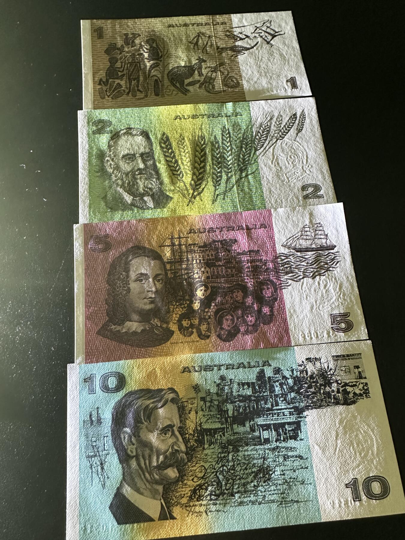 《外钞收藏家》第三百九十四期 澳大利亚纸版1-10元 四张一起 全新UNC 尾9一同