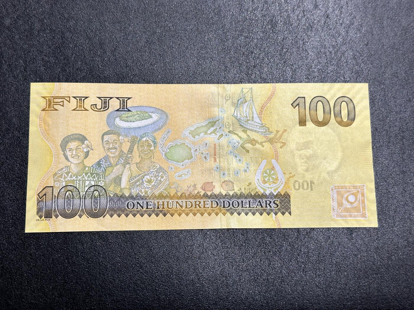 《外钞收藏家》第三百九十四期 斐济100刀 首发冠 全新UNC