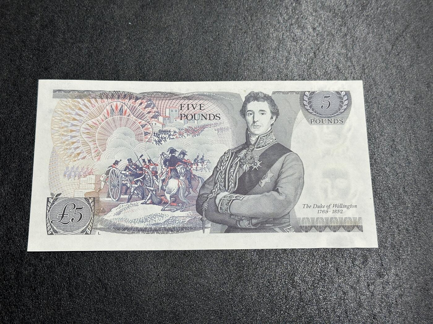 《外钞收藏家》第三百九十四期 英国D序列65镑 全新UNC