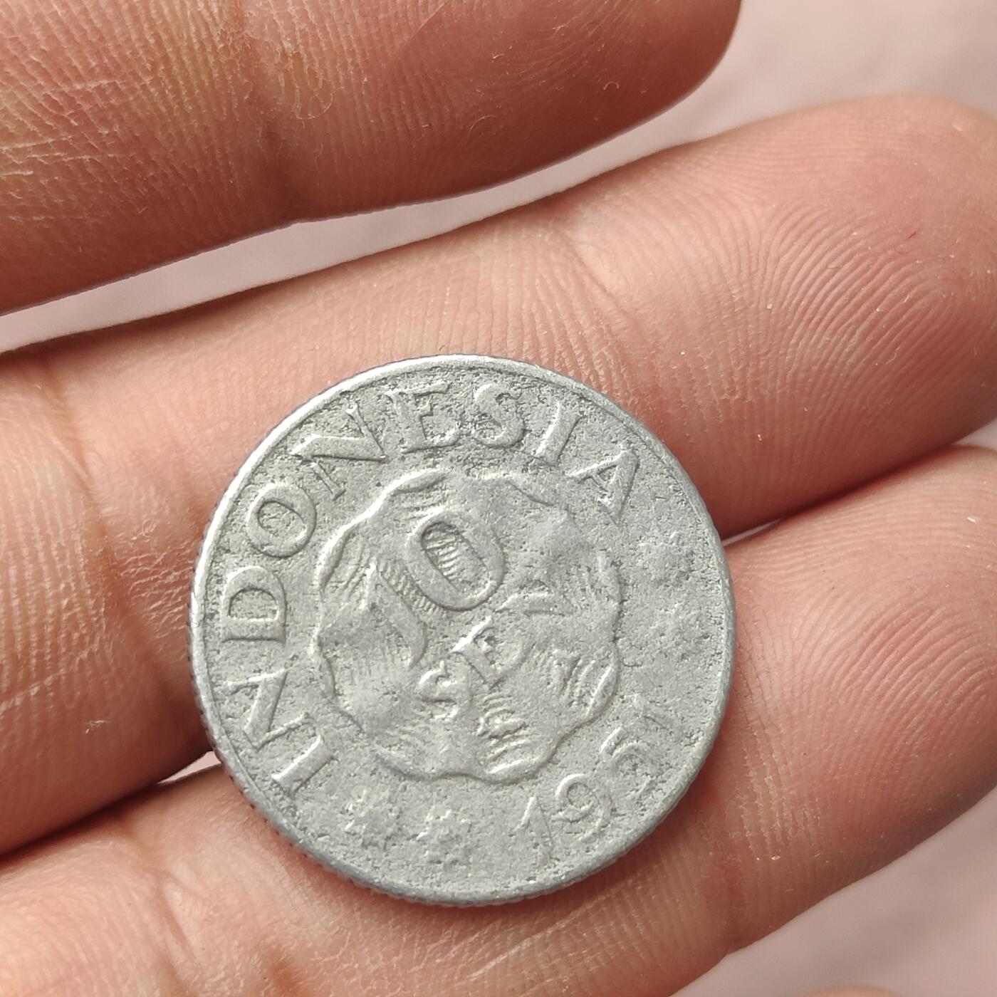 英雄古币捡漏专场第一期无押金可累计捡漏，全场50包邮，偏远地区除外。 印度尼西亚