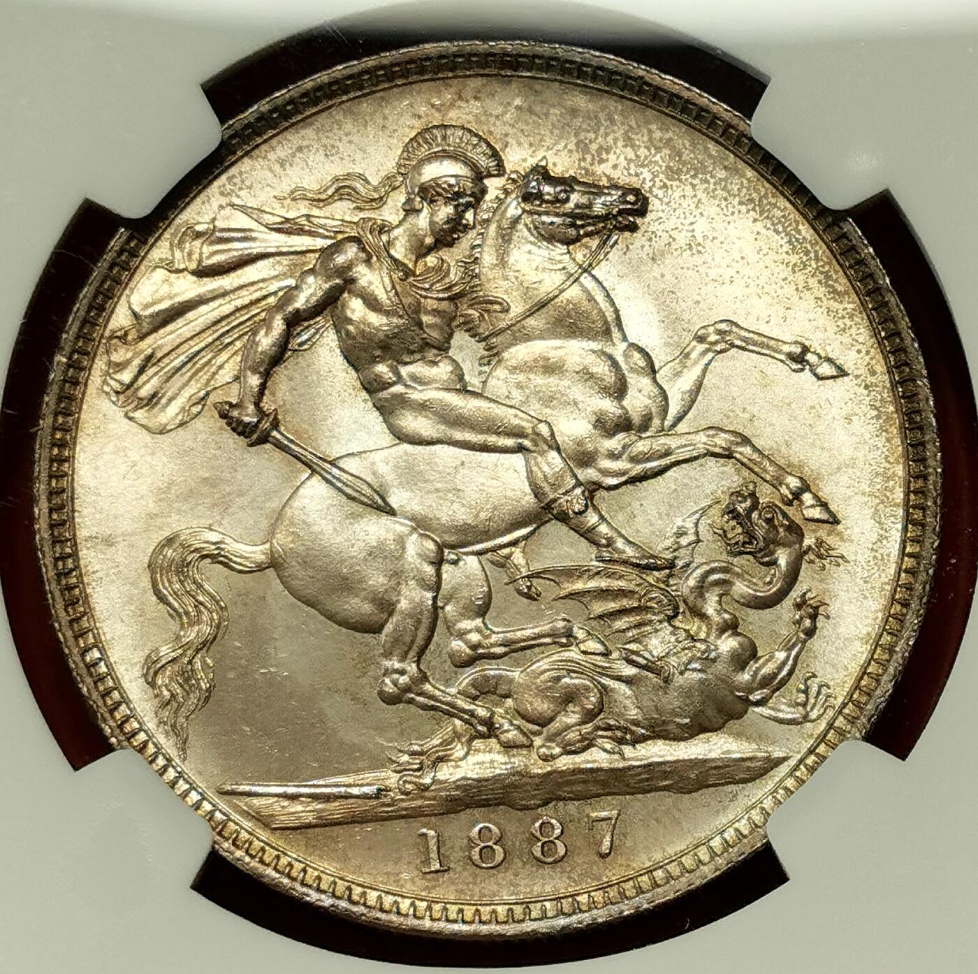 凡希社世界钱币微拍第二百七十七期 1887英国老维高冠马剑NGC-UNCD，，淡金彩，实物相当养眼的一枚！