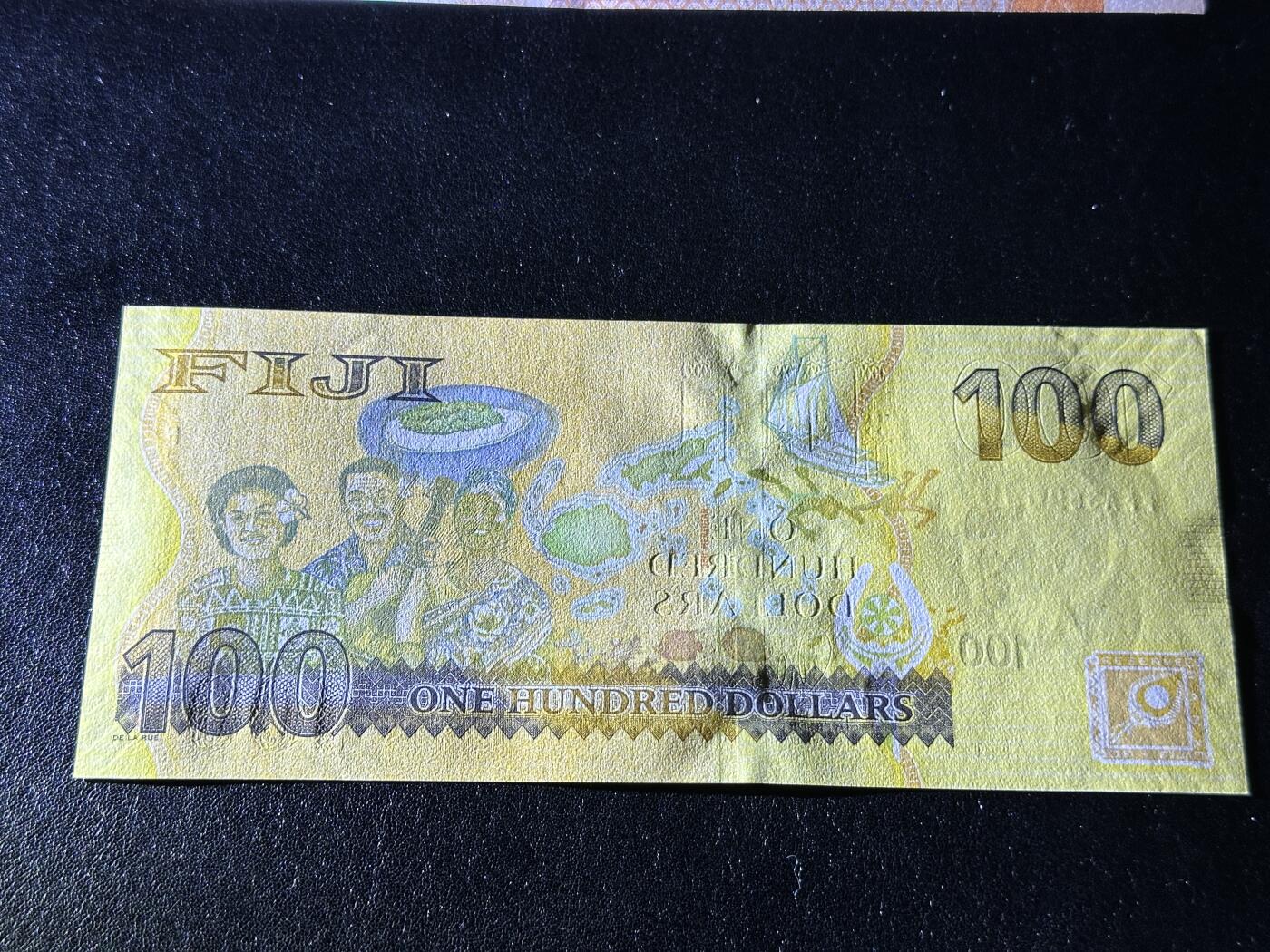 《外钞收藏家》第三百九十四期 斐济100刀 首发冠 全新UNC