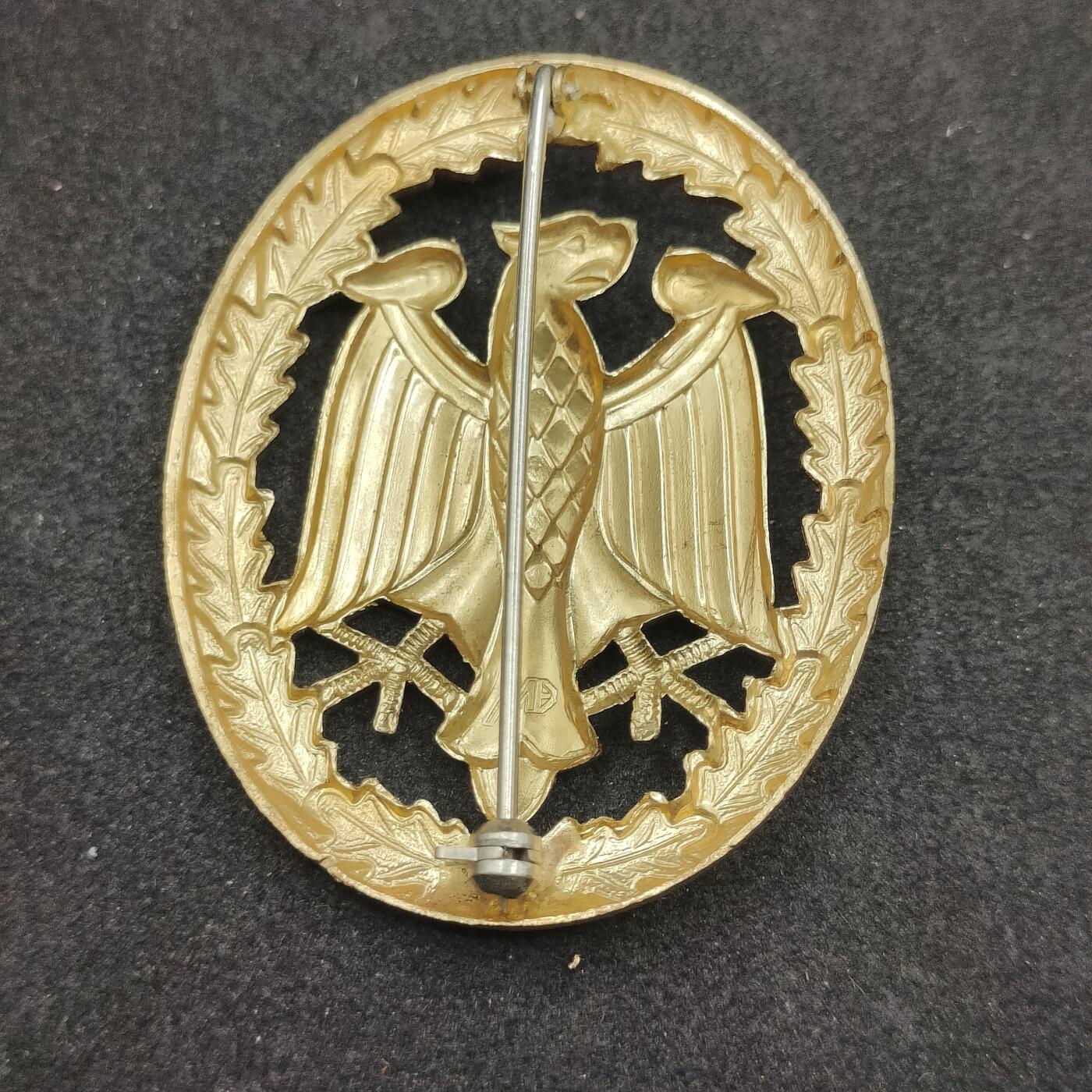 全场0元起拍 第176期 咸鱼国勋章拍卖专场 7月24日（周三）下午6：00开始 西德金级体能章