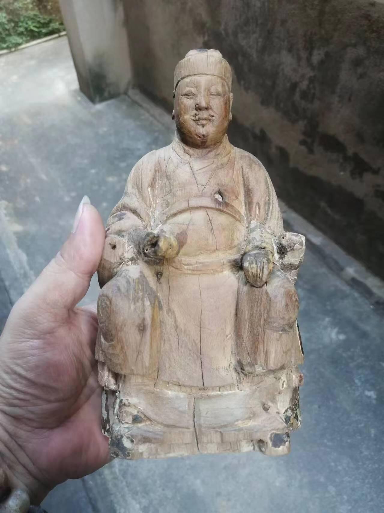 老木雕文官像，尺寸21厘米，手有修，品相如图，880包快递