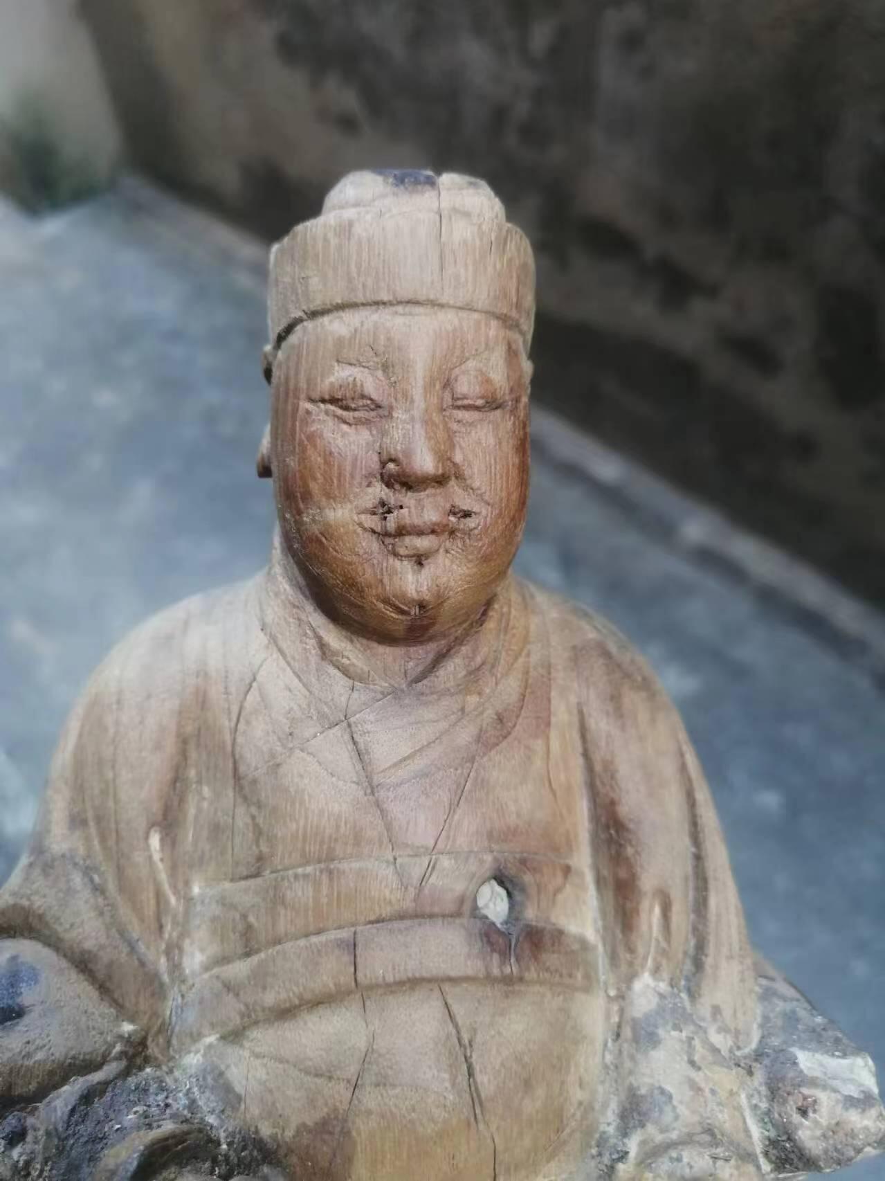 老木雕文官像，尺寸21厘米，手有修，品相如图，880包快递