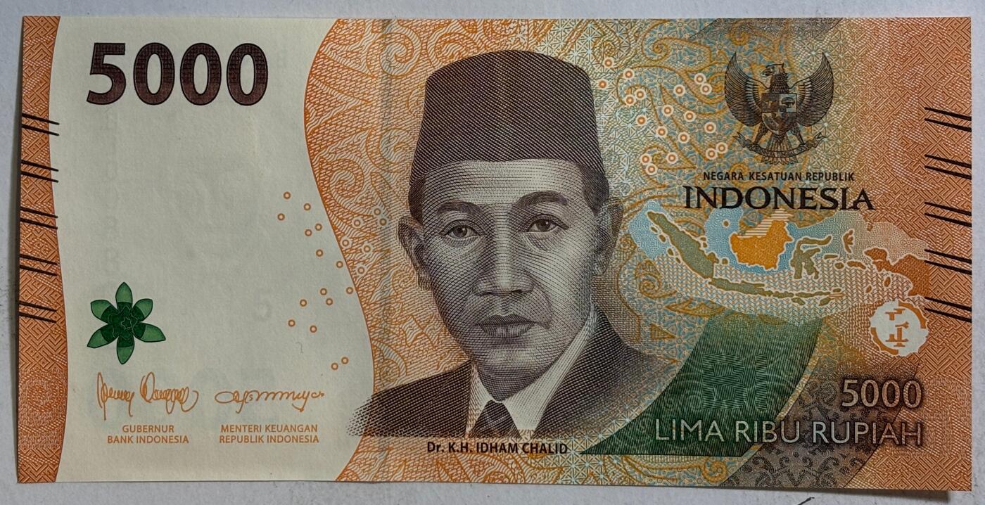 紫瑗钱币——第385期——纸币场 印度尼西亚 2022年 伊达姆·哈立德 5000卢比 UNC