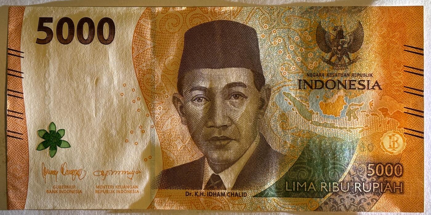 紫瑗钱币——第385期——纸币场 【倒置号】印度尼西亚 2022年 伊达姆·哈立德 5000卢比 UNC
