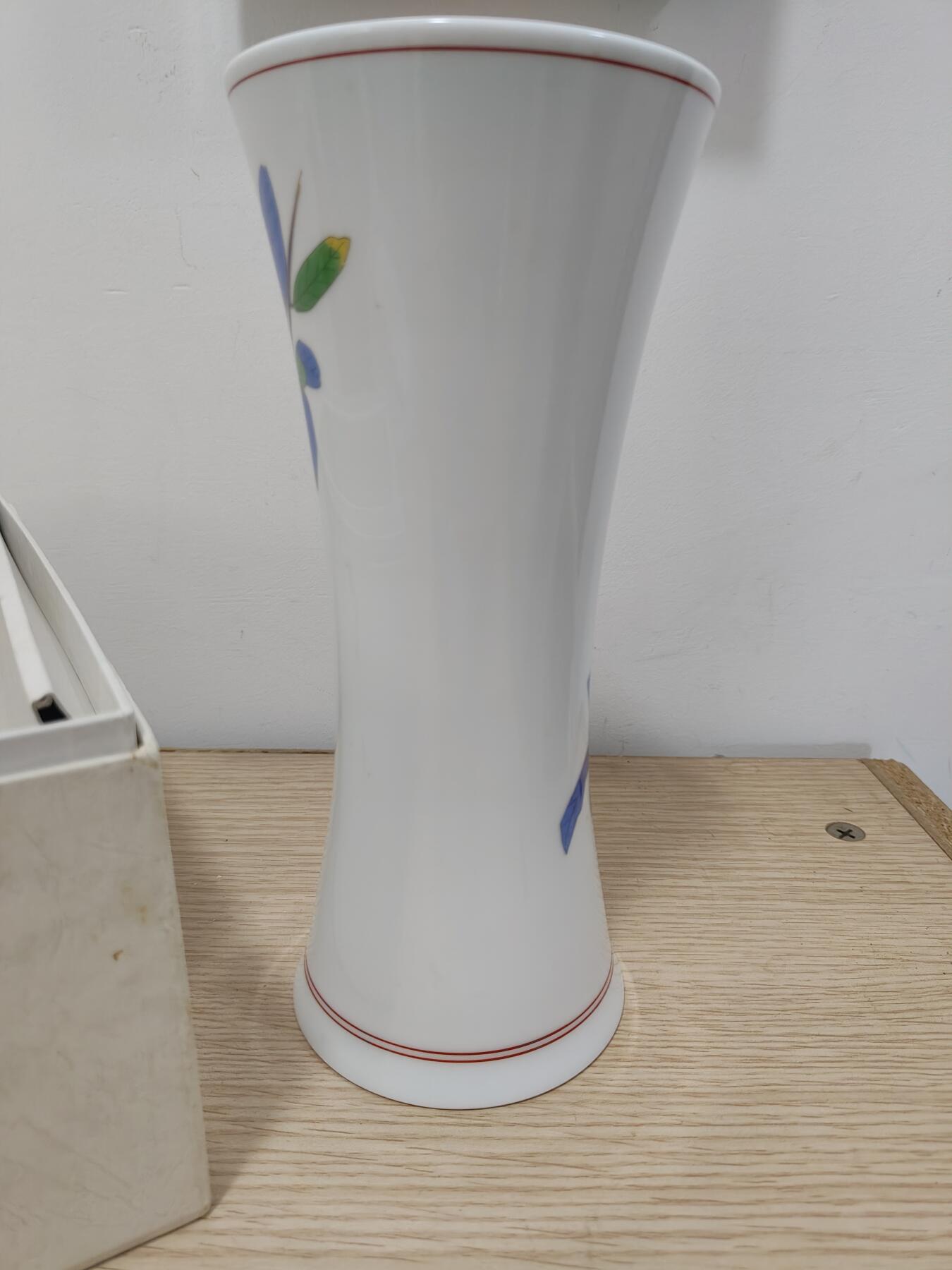 全场0元起拍 第176期 咸鱼国勋章拍卖专场 7月24日（周三）下午6：00开始 日本宫内厅指定 香兰社瓷瓶带盒 高24CM