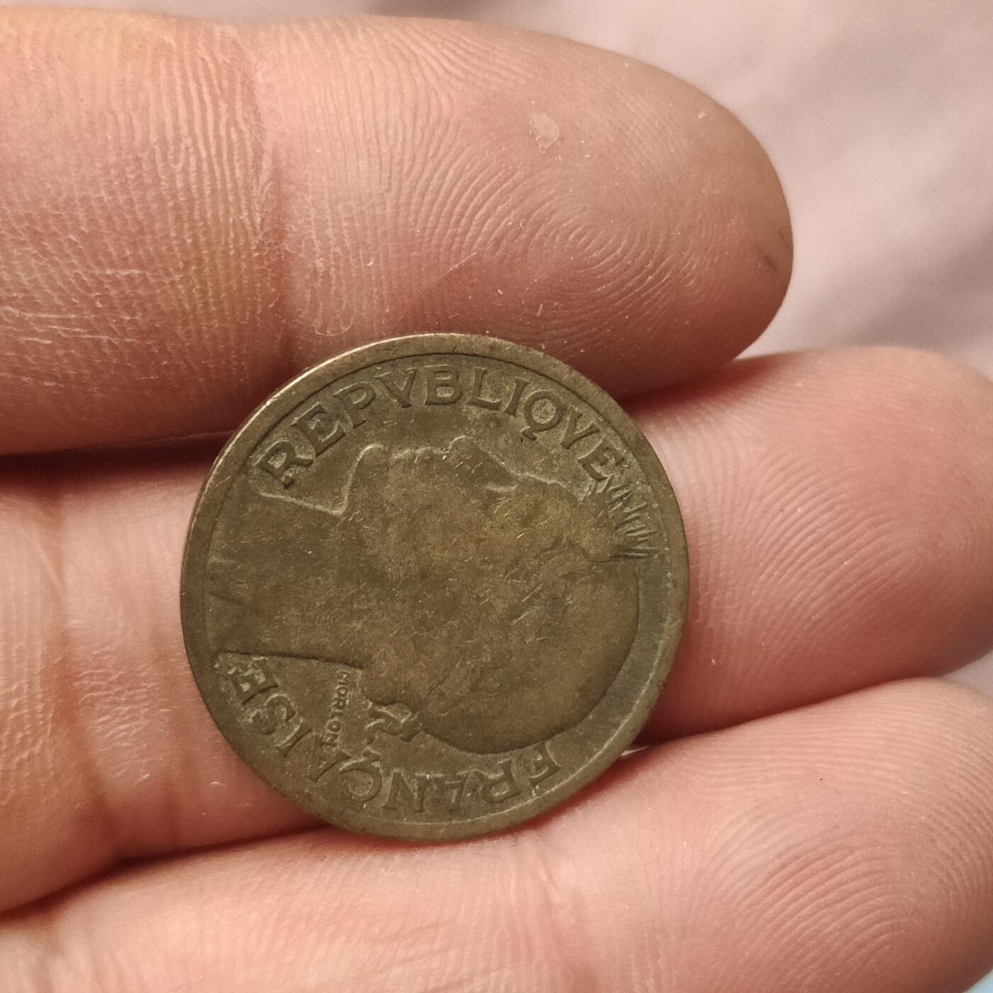 英雄古币捡漏专场第一期无押金可累计捡漏，全场50包邮，偏远地区除外。 1937年，法国