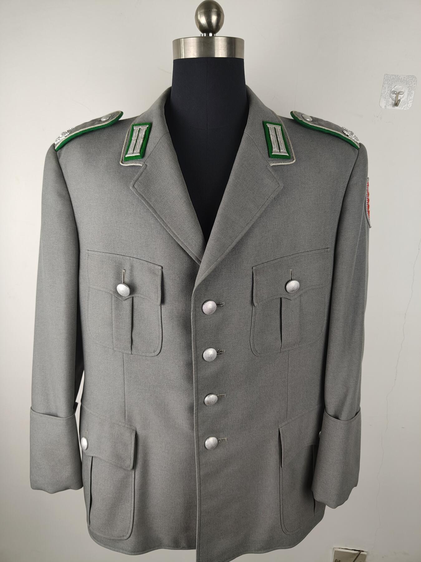 全场0元起拍 第176期 咸鱼国勋章拍卖专场 7月24日（周三）下午6：00开始 早期法袖 西德步兵少校常服上衣 胸围108 肩宽48 衣长80 袖长62