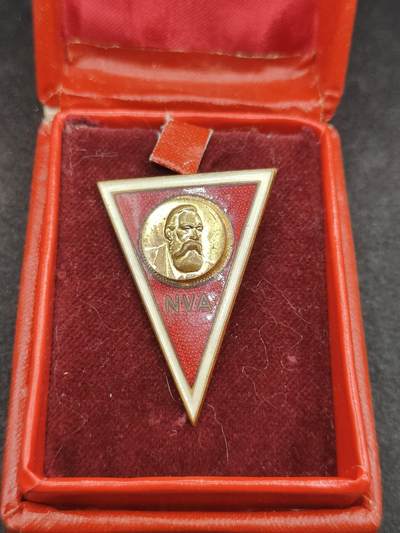 全场0元起拍 第176期 咸鱼国勋章拍卖专场 7月24日（周三）下午6：00开始 - 东德 NVA 恩格斯军校毕业证章 高级军官 将官用