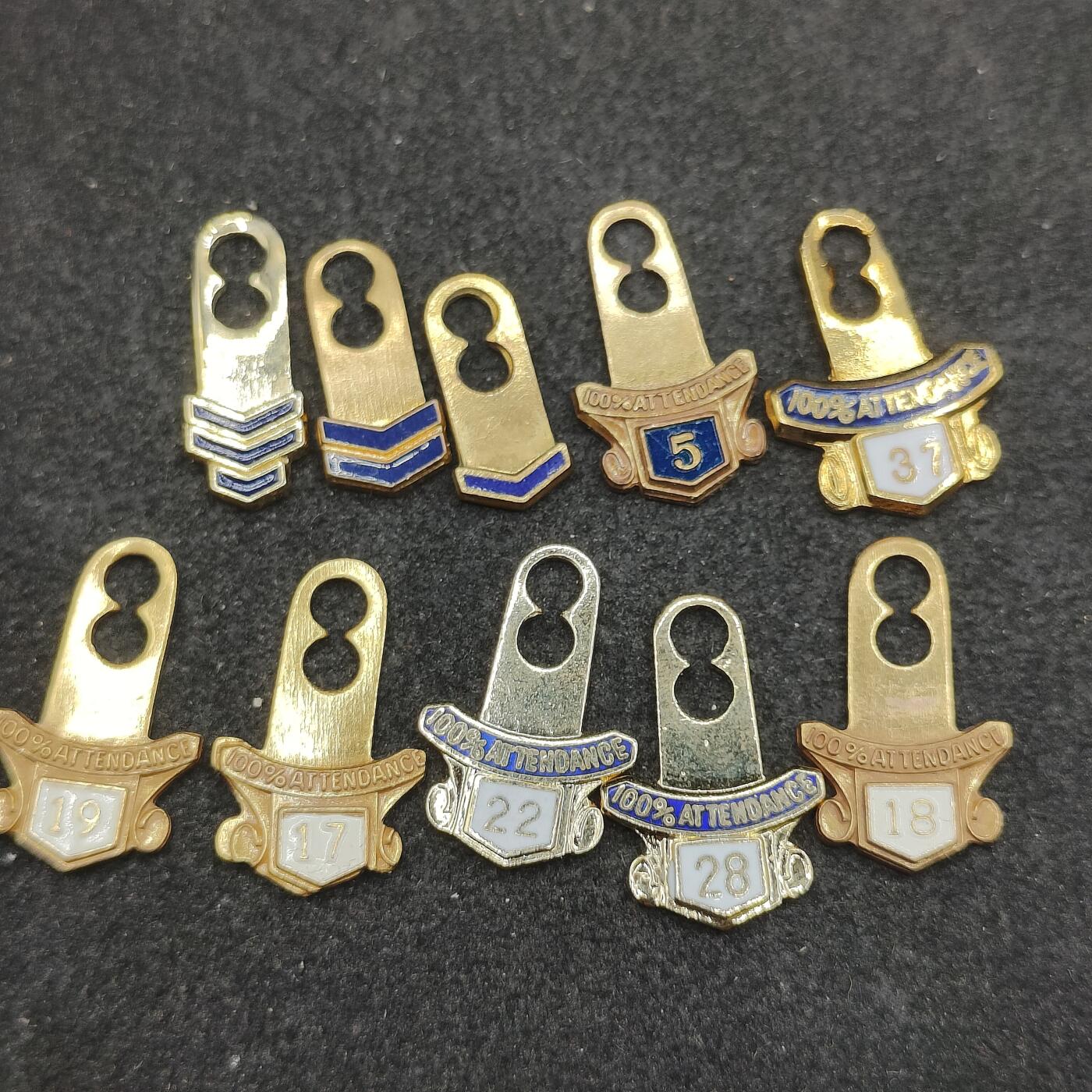 全场0元起拍 第176期 咸鱼国勋章拍卖专场 7月24日（周三）下午6：00开始 国际狮子会徽章下挂10个