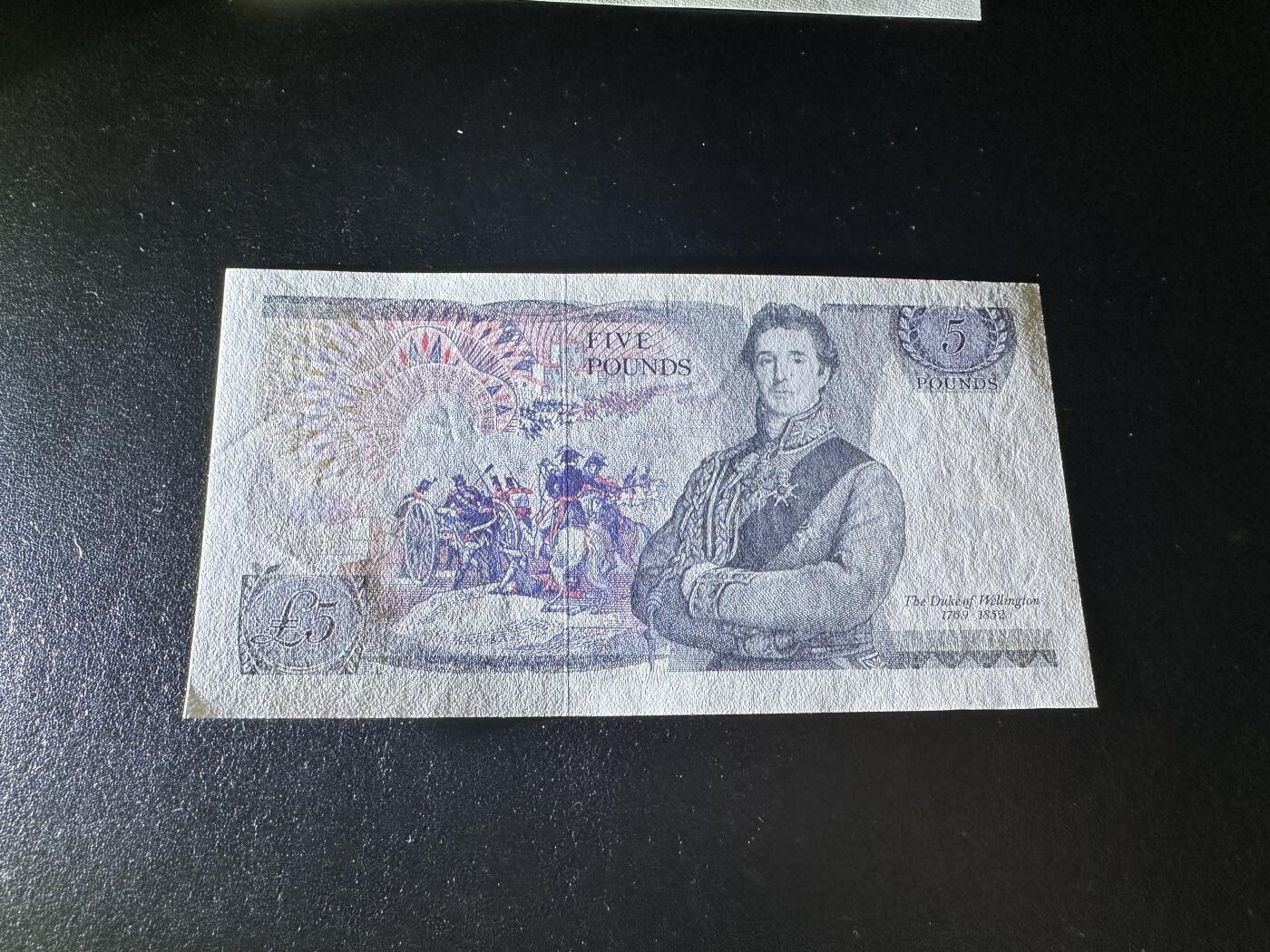 《外钞收藏家》第三百九十四期 英国D序列65镑 全新UNC