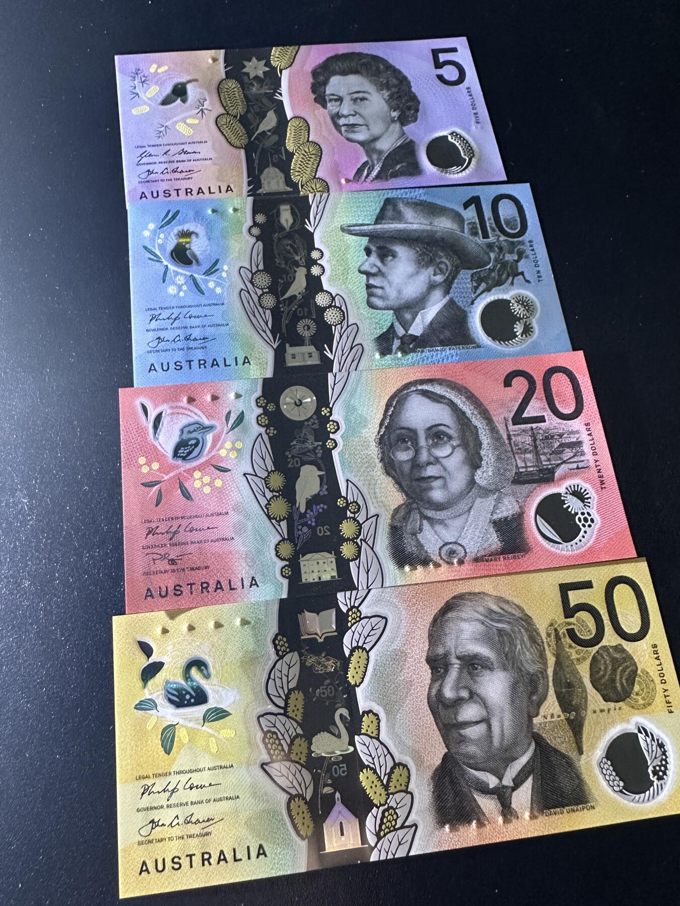 《外钞收藏家》第三百九十四期 澳大利亚最新版5-50澳元 四张一起 全新UNC