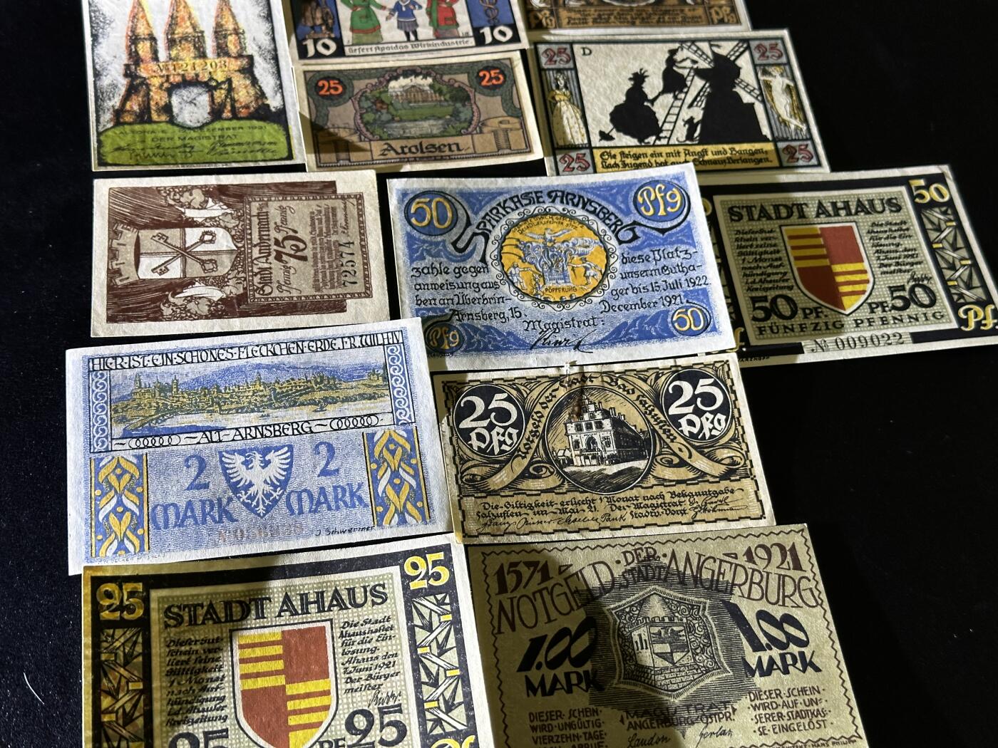 《外钞收藏家》第三百九十四期 德国紧急状态纸币 12张一起 基本全新 个别有瑕疵