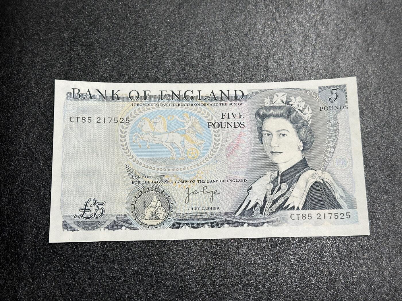 《外钞收藏家》第三百九十四期 英国D序列65镑 全新UNC