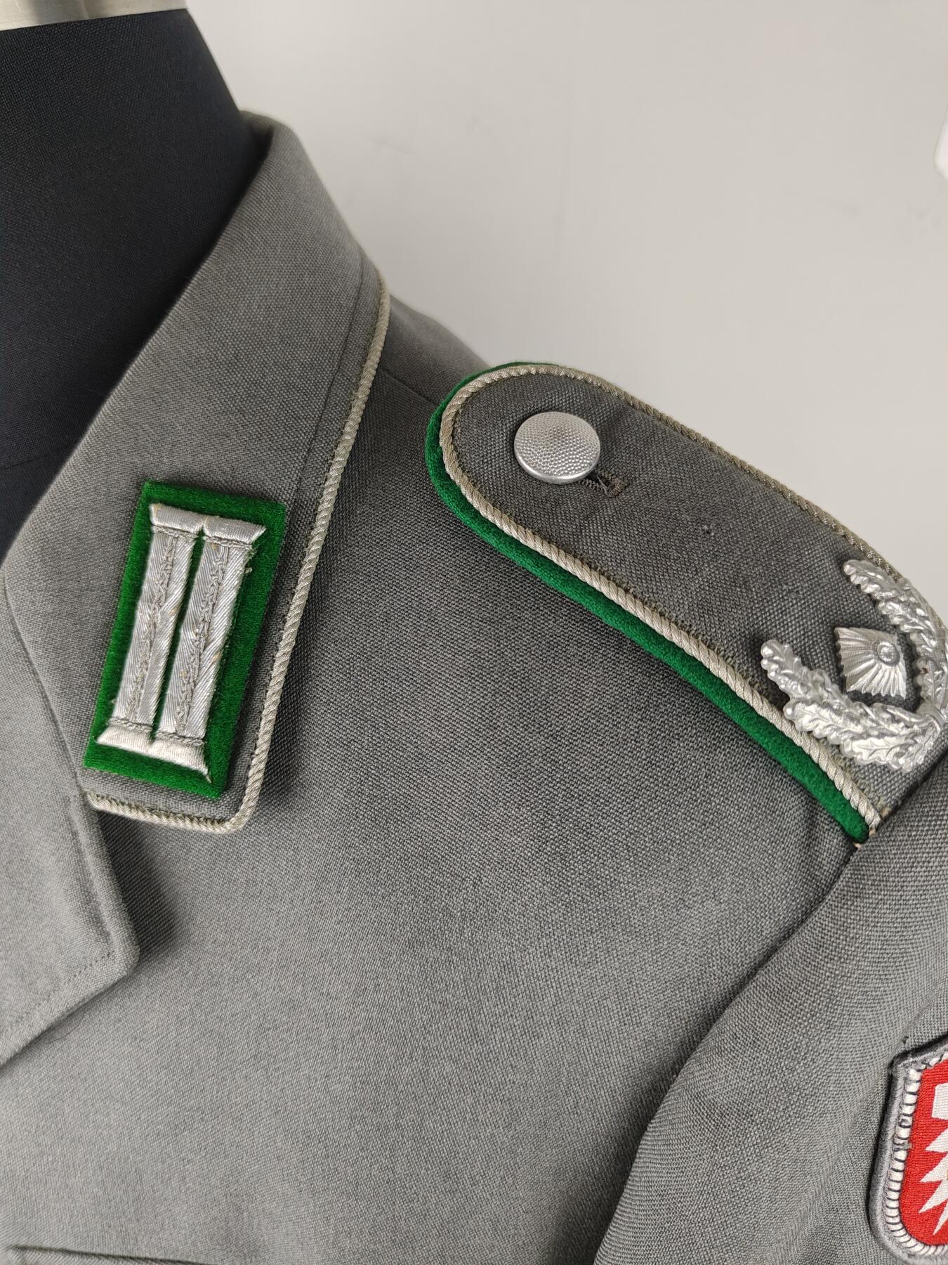 全场0元起拍 第176期 咸鱼国勋章拍卖专场 7月24日（周三）下午6：00开始 早期法袖 西德步兵少校常服上衣 胸围108 肩宽48 衣长80 袖长62