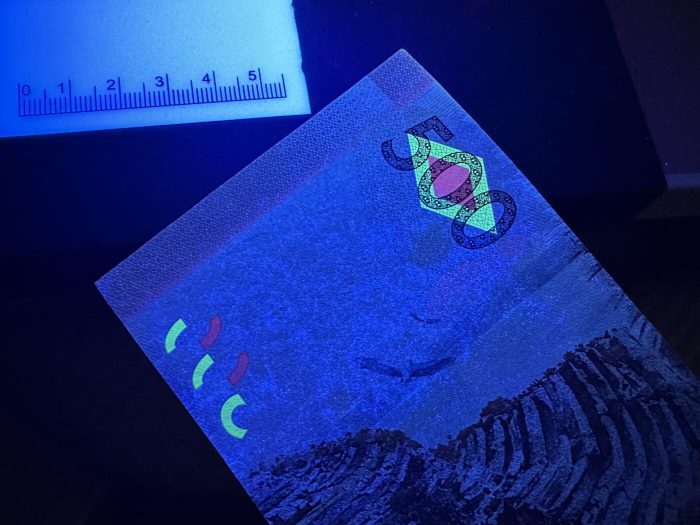 《外钞收藏家》第三百九十四期 2018年最新版香港汇丰银行500元 靓号 无47尾88 不绝 边角有点瑕疵