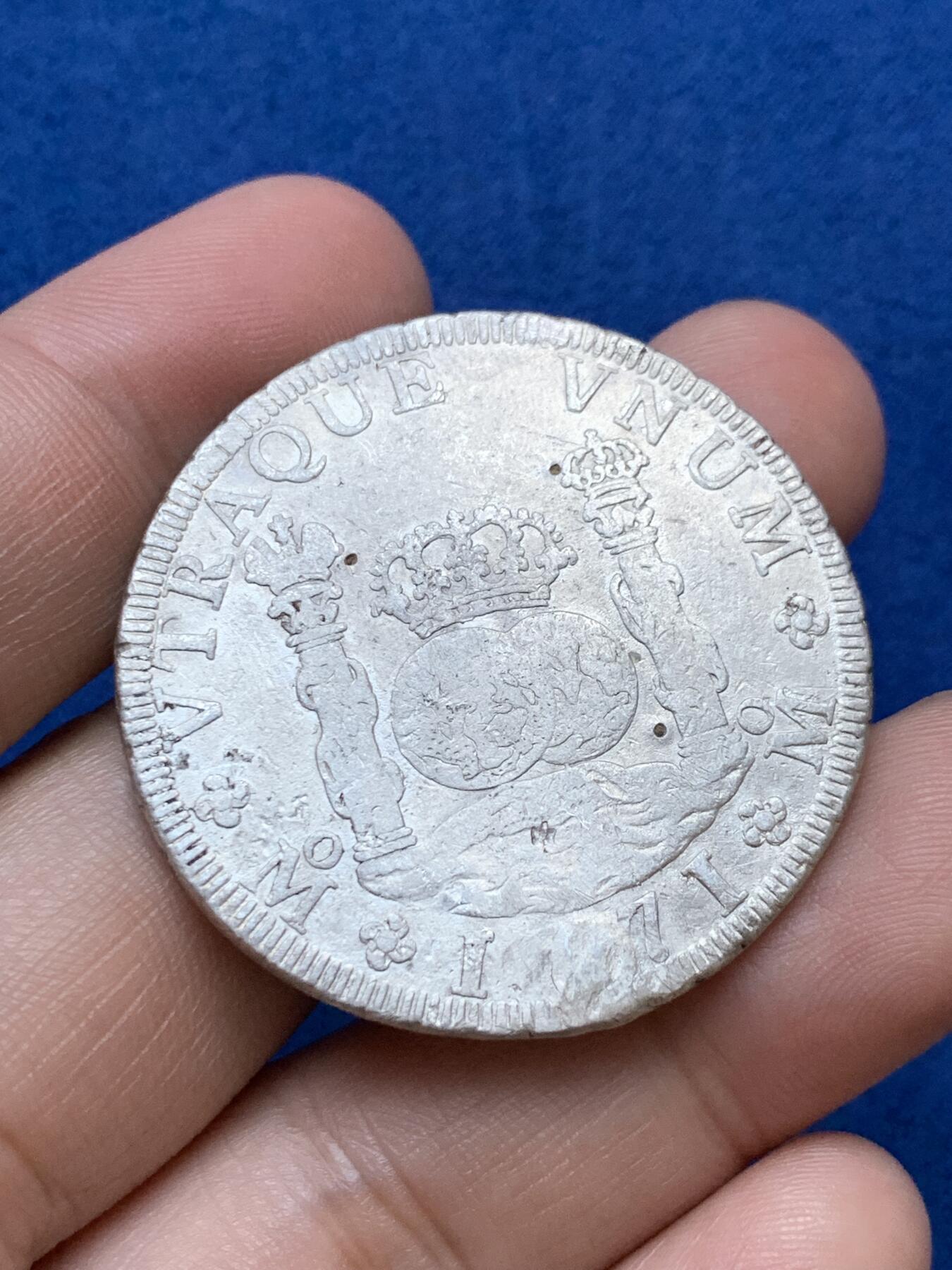 《竞宝斋》第289场- 周日，周一，周二 3场连拍 （全场包邮） 西属墨西哥1771年地球双柱8R大银币 有打孔修补 细节如图