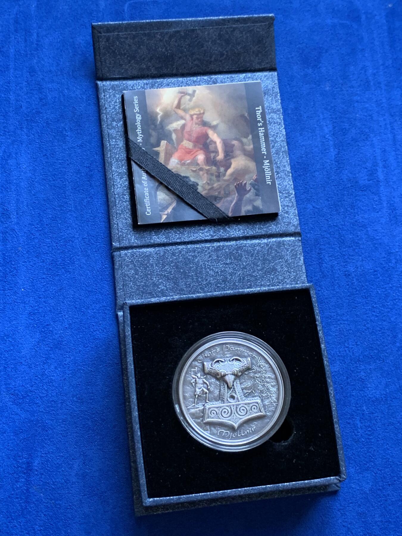 《竞宝斋》第289场- 周日，周一，周二 3场连拍 （全场包邮） 库克群岛2017年北欧神话系列1雷神之锤仿古银币 限量999枚 超高浮雕 钌化工艺 北欧神话系列首发龙头币 盒证齐全 精制币 2盎司 999银 38.6mm