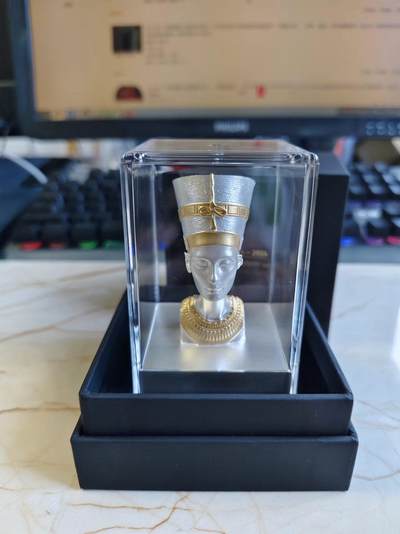 【海寕潮】拍卖第120期 - 【海寧潮】萨摩亚2024年埃及艳后半身像雕塑5盎司镀金银币，999银，发行量999枚原价4200