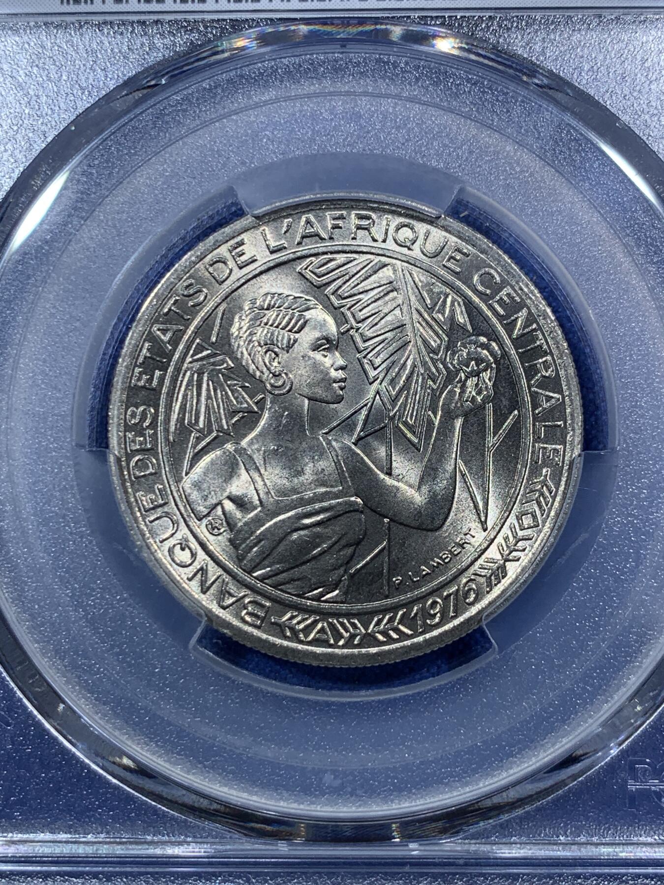 《竞宝斋》第289场- 周日，周一，周二 3场连拍 （全场包邮） PCGS MS68 冠军分！68分炸裂品相 1976A中非500法郎 这枚本身就是非洲很出名的现代镍币品种 再加上极高分 可遇不可求 两面转光 毫无划痕 细节极为犀利 羚羊栩栩如生 充满异域风情 值得关注！