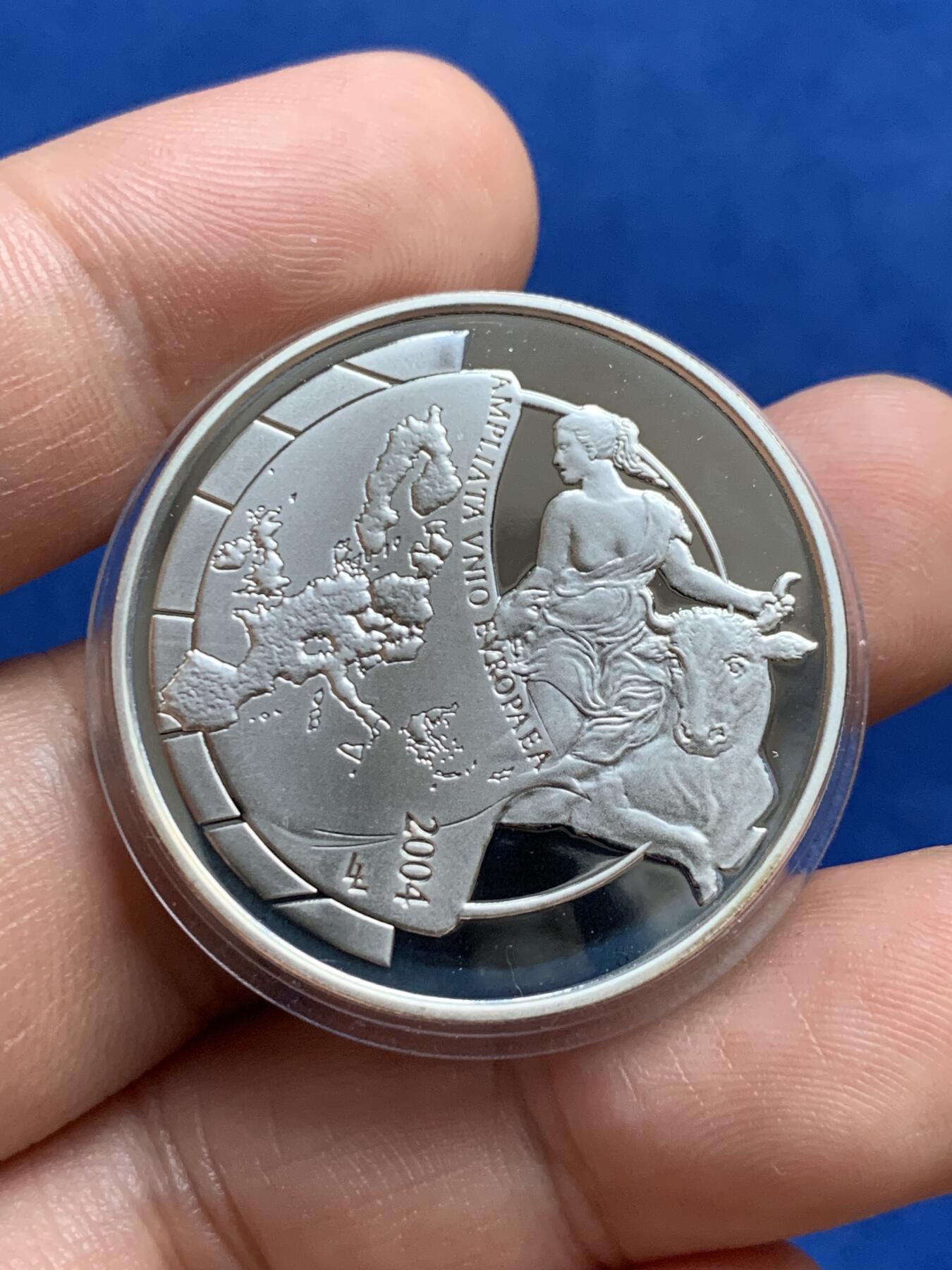 《竞宝斋》第289场- 周日，周一，周二 3场连拍 （全场包邮） 比利时2004年欧盟扩张欧洲之星系列银币10欧元