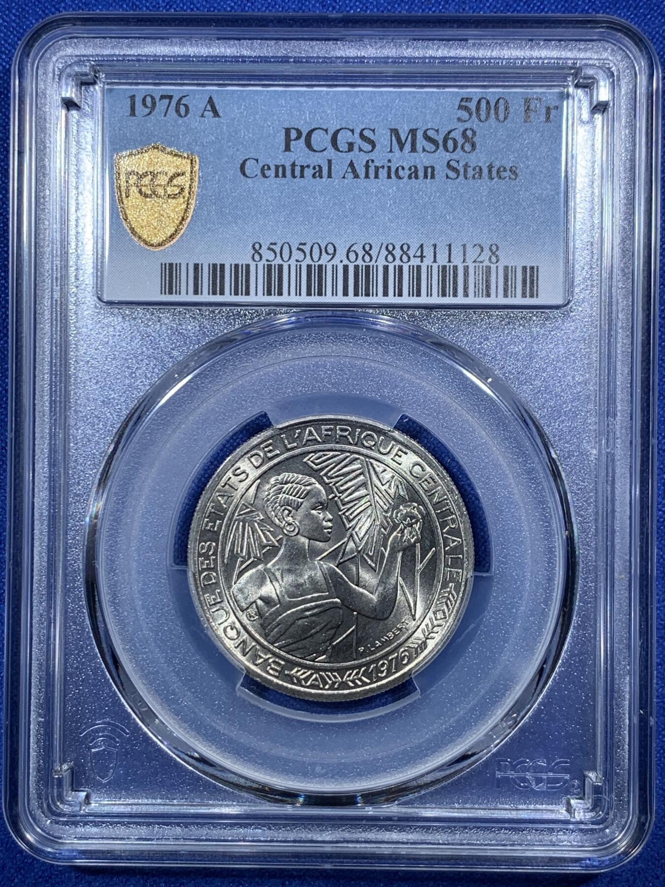 《竞宝斋》第289场- 周日，周一，周二 3场连拍 （全场包邮） PCGS MS68 冠军分！68分炸裂品相 1976A中非500法郎 这枚本身就是非洲很出名的现代镍币品种 再加上极高分 可遇不可求 两面转光 毫无划痕 细节极为犀利 羚羊栩栩如生 充满异域风情 值得关注！